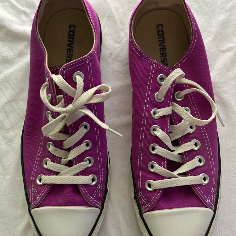 Magenta CT Converse, women’s size 11, men’s size 9.